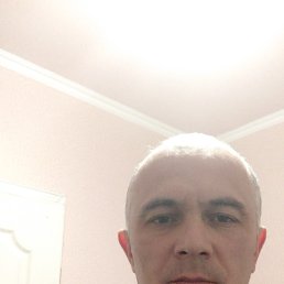 Roman, 44, - 