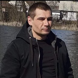 Maksym, 32, 