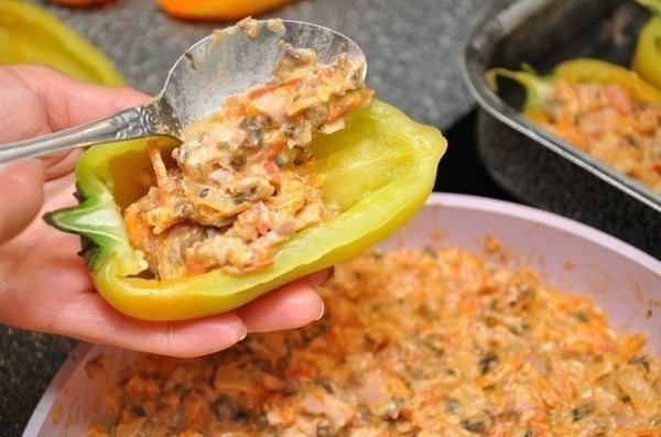 Курица в перце.Ингредиенты:-Болгарский перец (крупный) – 4-5 шт.-Копченый окорочок – 1 шт.-Грибы – ... - 5