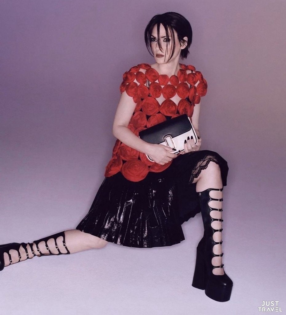 aoa aep  Marc Jacobs, 2022 o.#art #travel #world - 4