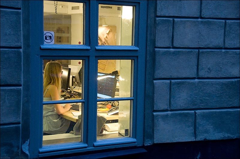 Почему в Швеции не вешают шторы на окна? В 17 веке в Швеции был принят закон запрещающий вешать ...