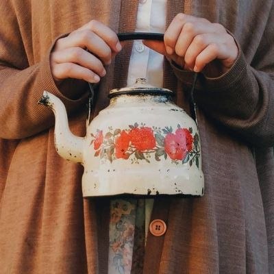 -Это старый чайник! Его надо на дачу отвезти- сказала мне нордическая жена моя. -Хорошо-ответил я и ...
