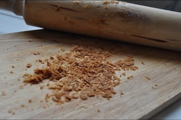 Трубочки с белковым кремом.Ингредиенты: 2 квадратные пластины слоеного теста1 яйцо для смазывания50 ... - 8