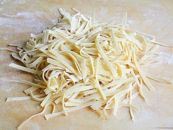 Лапша домашняя с курицей. Любители макаронных изделий согласятся, что домашняя лапша не сравнится с ... - 8