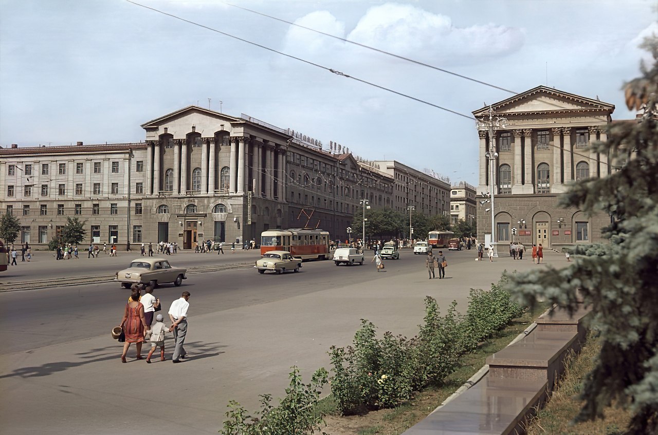 Курск. Вид на Красную площадь и ул. Ленина. 1968 год. Автор ... | Назад в  СССР | Фотострана | Пост №2563569870