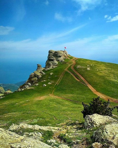 Гора Демерджи ( Крым). ---------------------------------- Красивая вершина высотой 1237 м. С высоты ...