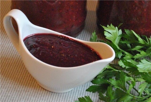 ВКУСНЫЙ СОУС ИЗ СЛИВЫ. Ингредиенты: Слива - 1,5 кг Сахар - 300 г Соль - 1 ч.л с верхом Зелёный ...
