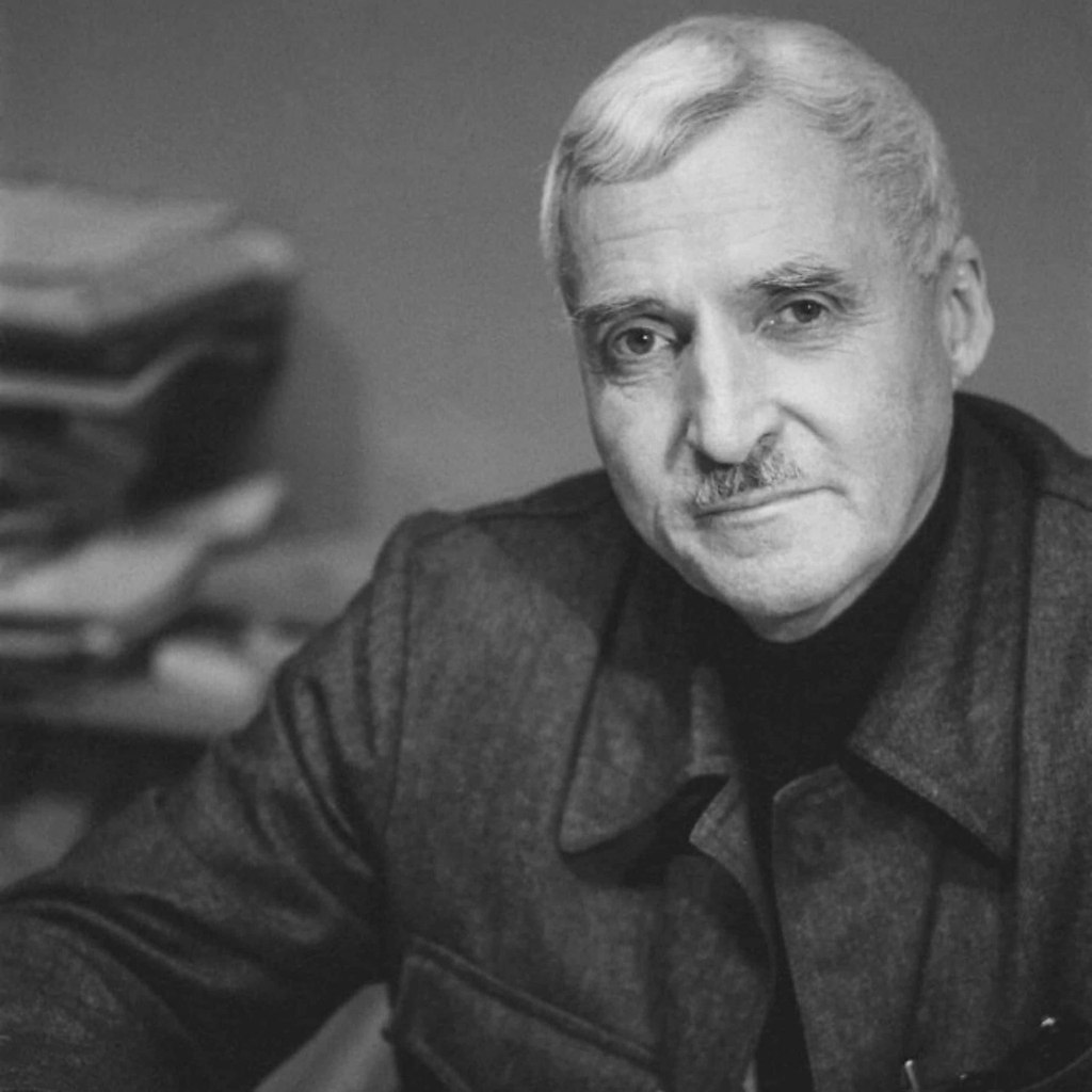 «Жди меня» было написано в июле 1941 года, на даче Льва Кассиля в Переделкине. Написанное ...