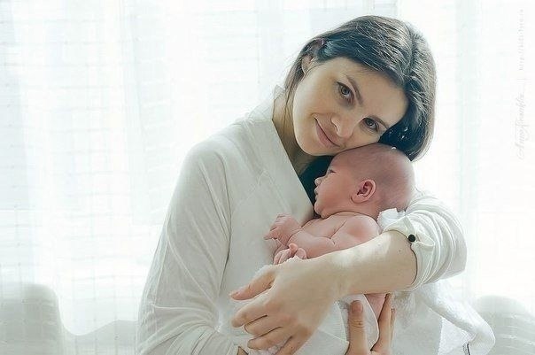 Носите на руках детей! Ведь этот миг недолго длится И он уже не повторится, Они становятся взрослей. ...