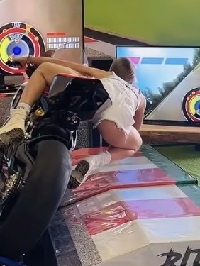 Ей это явно нравится - 2
