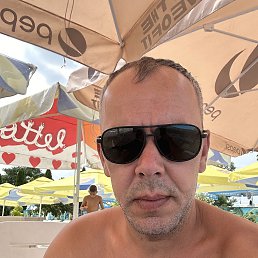 Oleg, 36, 