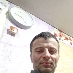 Viktor, 45, 