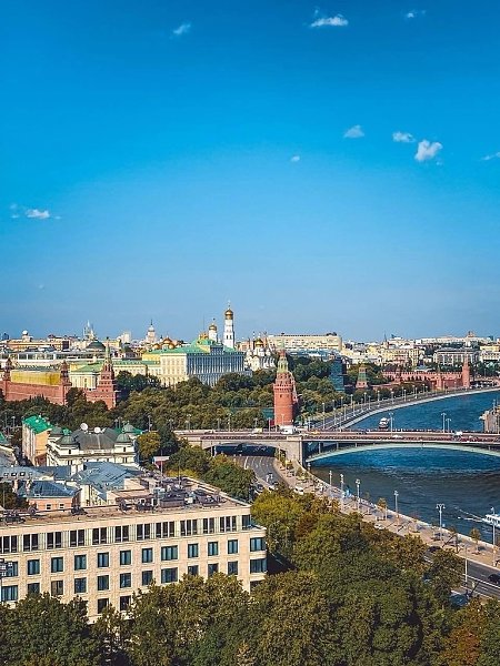 Вид на Москву со смотровой площадки Храма Христа Спасителя. - 3