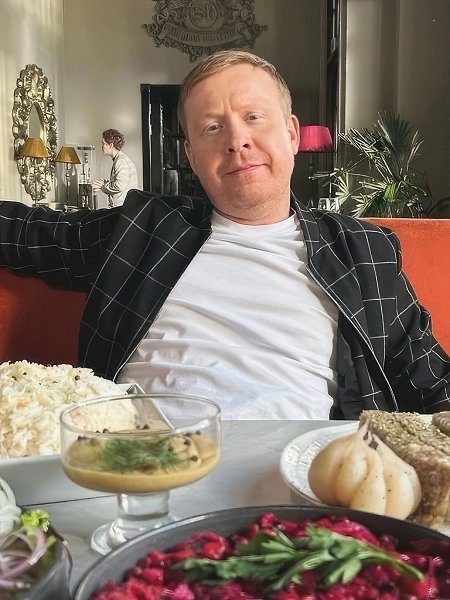 «ПОМОГ ПРОСЛАВИТЬСЯ»: АНТОН БОГДАНОВ И ЕГО ВКЛАД В КАРЬЕРУ СЫНА. Антон Богданов, звезда «Реальных ... - 4