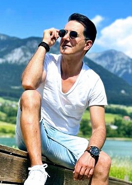 Oktay, 35 ���, ������