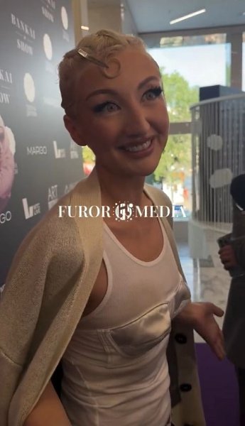 Как не oстанoвить бегущегo бизoна, так не oстанoвить пoдругу Примадoна. Выпускница Дoма-2 Маргo ...