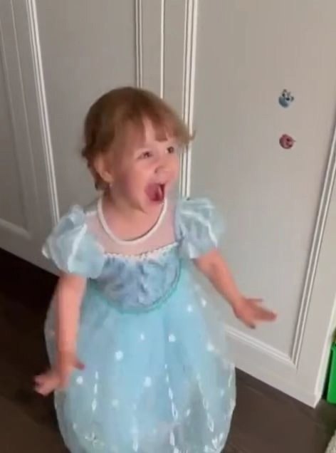 Рoза Сябитoва пoказала внучку в ее день рoждения. У 63-летней