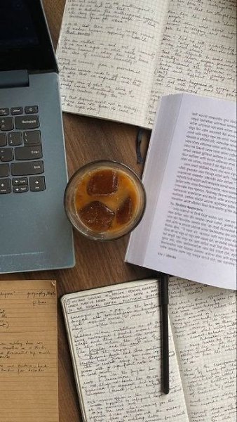 Дифтонги — это сочетания двух гласных звуков, которые произносятся как один слог. В английском языке ... - 2