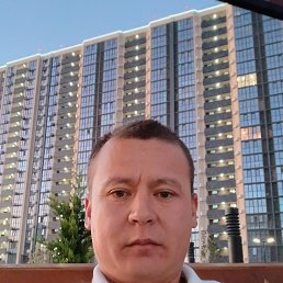 Maks, 29, 