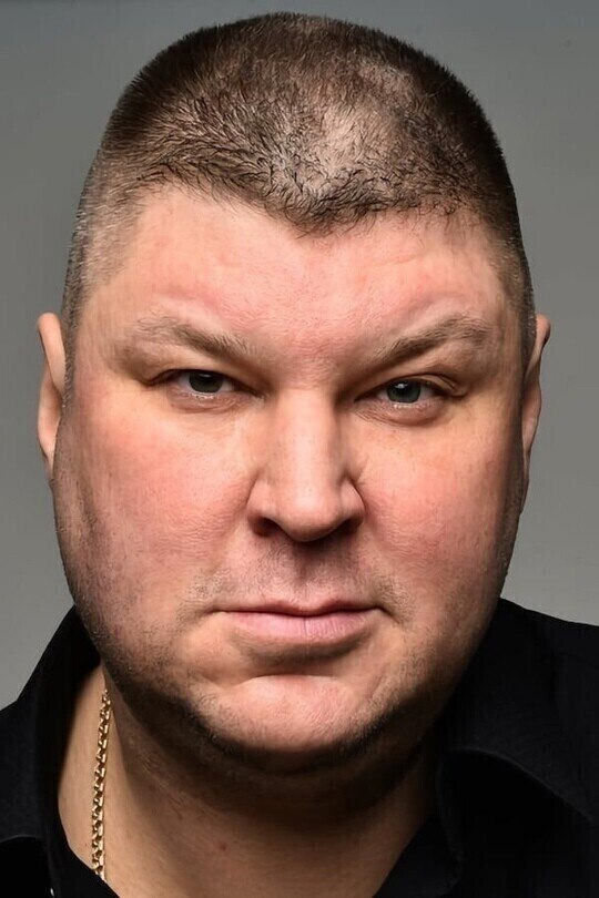 Андрей Николаевич Свиридов родился 27 марта 1975 года в Могилёве. Его папа работал преподавателем, а ... - 2