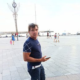 aleksandr, 57, 