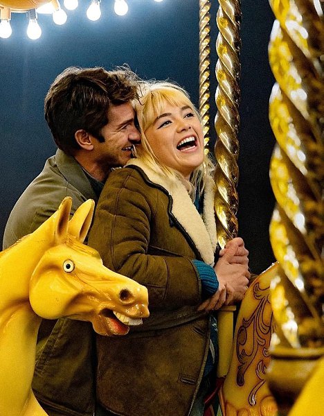 Конь из фильма «Время жить» с Эндрю Гарфилдом и Флоренс Пью за свою красоту попал и на афиши других ...