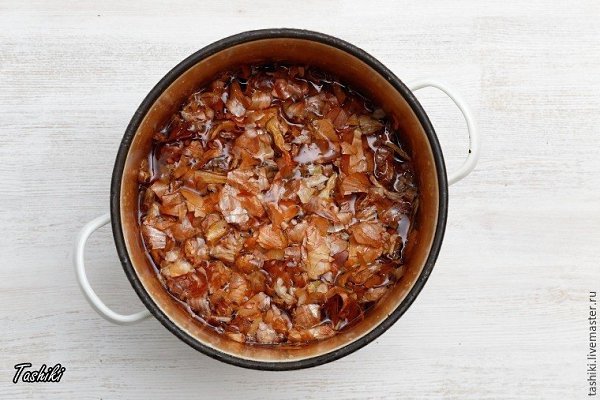 Окрашиваем пасхальные яйца в традиционном отваре луковых перьев - 2