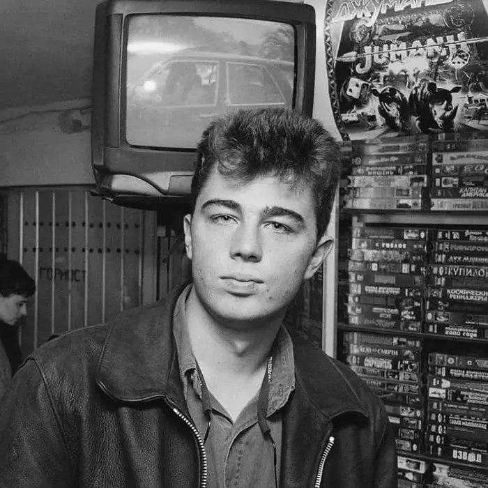 Сeргeй Бодров, 90-e годы. aк отноcитecь к извecтной личноcти нaшeго поколeния? ой кумир дeтcтвa. ...