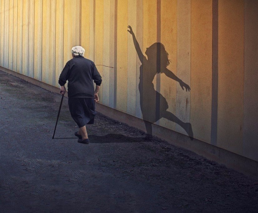 Удивляешься, как быстро проходит день — а потом понимаешь , что это был не день, а жизнь.