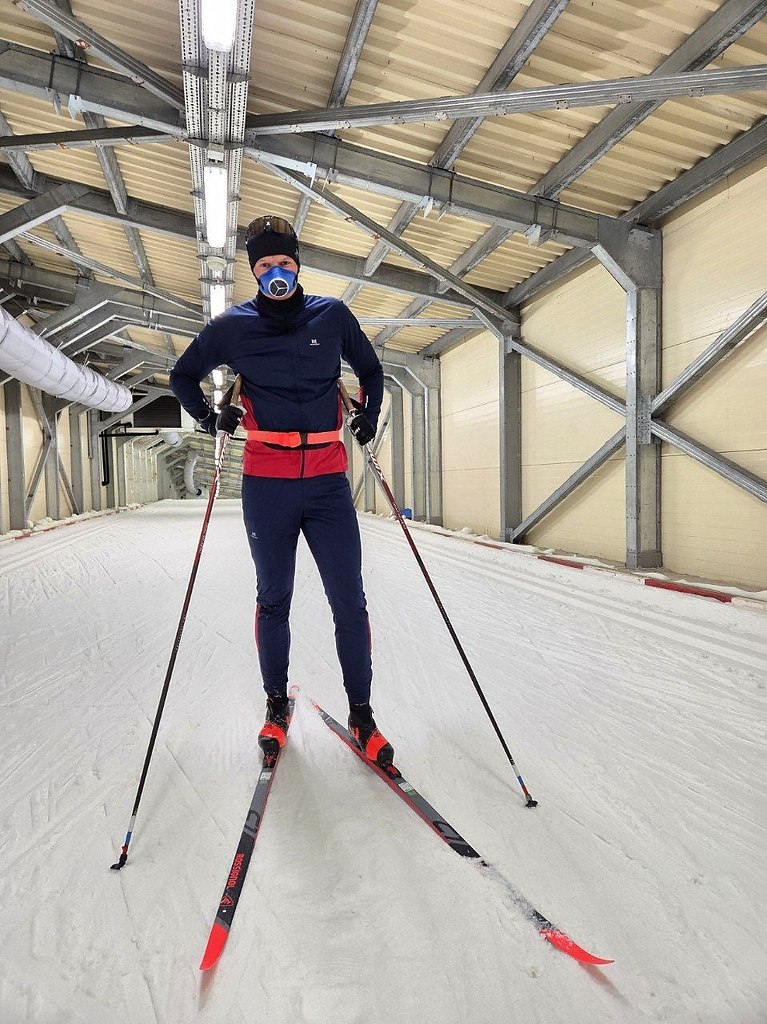 Группа Каминского НАЧАЛА РАБОТУ на снегу. Кирилл Бажин показывает работу в лыжном тоннеле в Токсово.