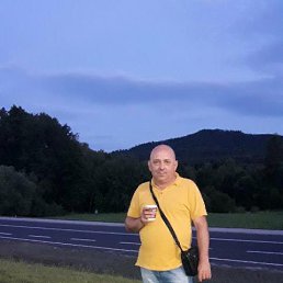 Aleksandr, 52, 