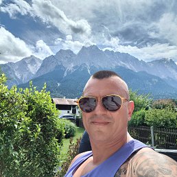 Andrei, 45, 