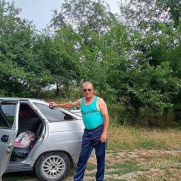 Andrej, 52, --