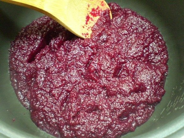 Икра из свеклы в мультиварке.Измельчите максимально мелко отварную свеклу, добавьте специи и ... - 5
