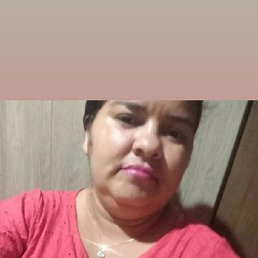 Tatiane, 29,  