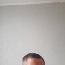 Daniel, 33, 