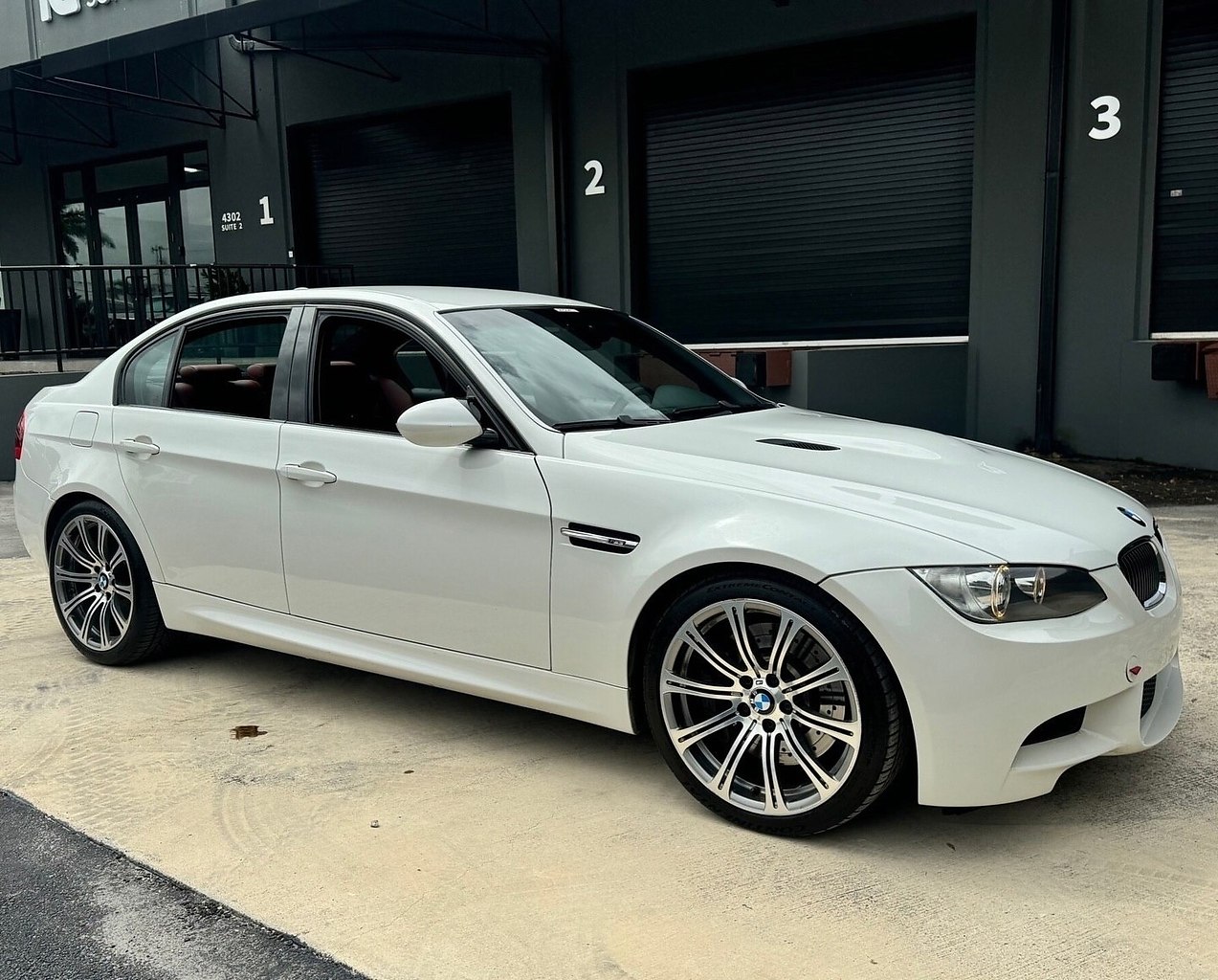 #BMW #M3 (#E90) Alpine White - 5