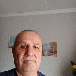 Aleksander, 61, -