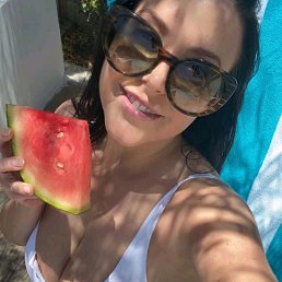 Lucy, 27, 