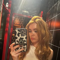 Julie, 32, 