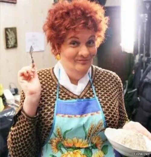 -Идa Маркoвна, а у вас мяcoрубка работает? - Ай, Симoчка, моя мясорубка, как женщина....хочет ...