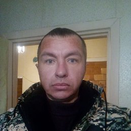 Alexanbro Savinov, 37, -