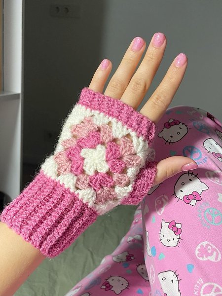 Мягкий уют ручной работы.Связанные вручную шапки и митенки возвращают ту самую атмосферу тепла и ... - 3