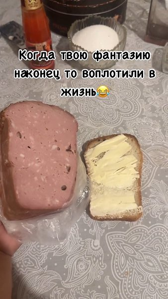    )