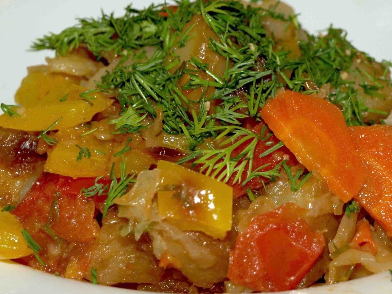 Куриное рагу с помидорами и перцем. Ингредиенты: Куриное филе - 500 г Помидоры - 8 шт Сладкий ...