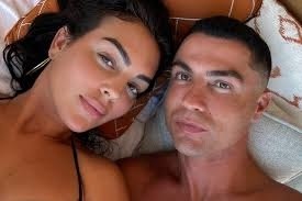 Криштиану Роналду сделал предложение Джорджине Родригес после почти девяти лет отношений. Ну ... - 2