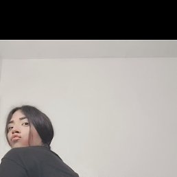 Mariana, 19, 