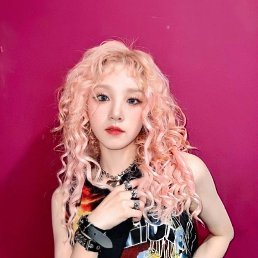 YUQI, 19, 