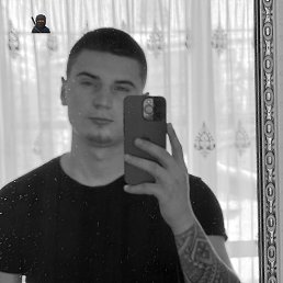 Aleksandr, 19, 