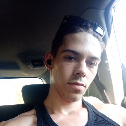 Alex, 21, 